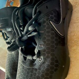 Women’s Nikes size 6